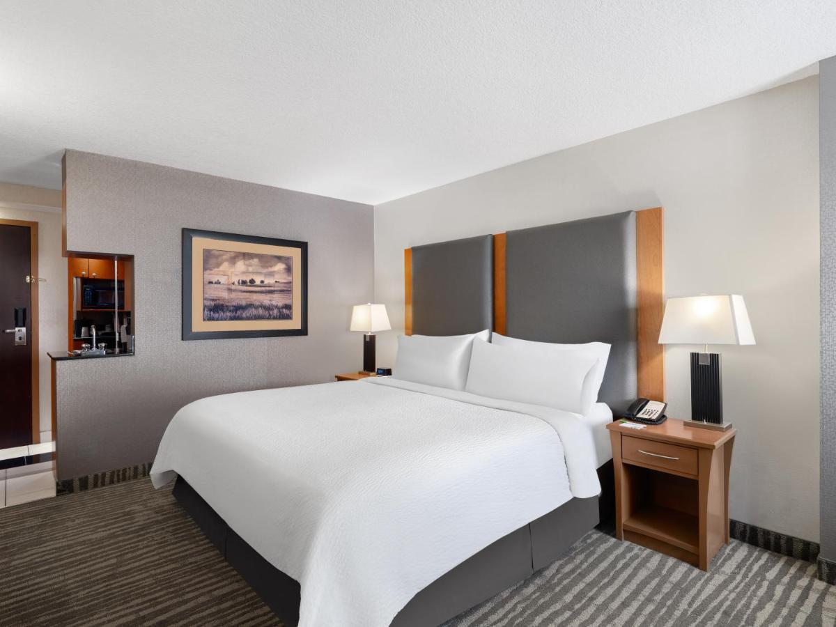 Holiday Inn Calgary Airport By Ihg Eksteriør bilde