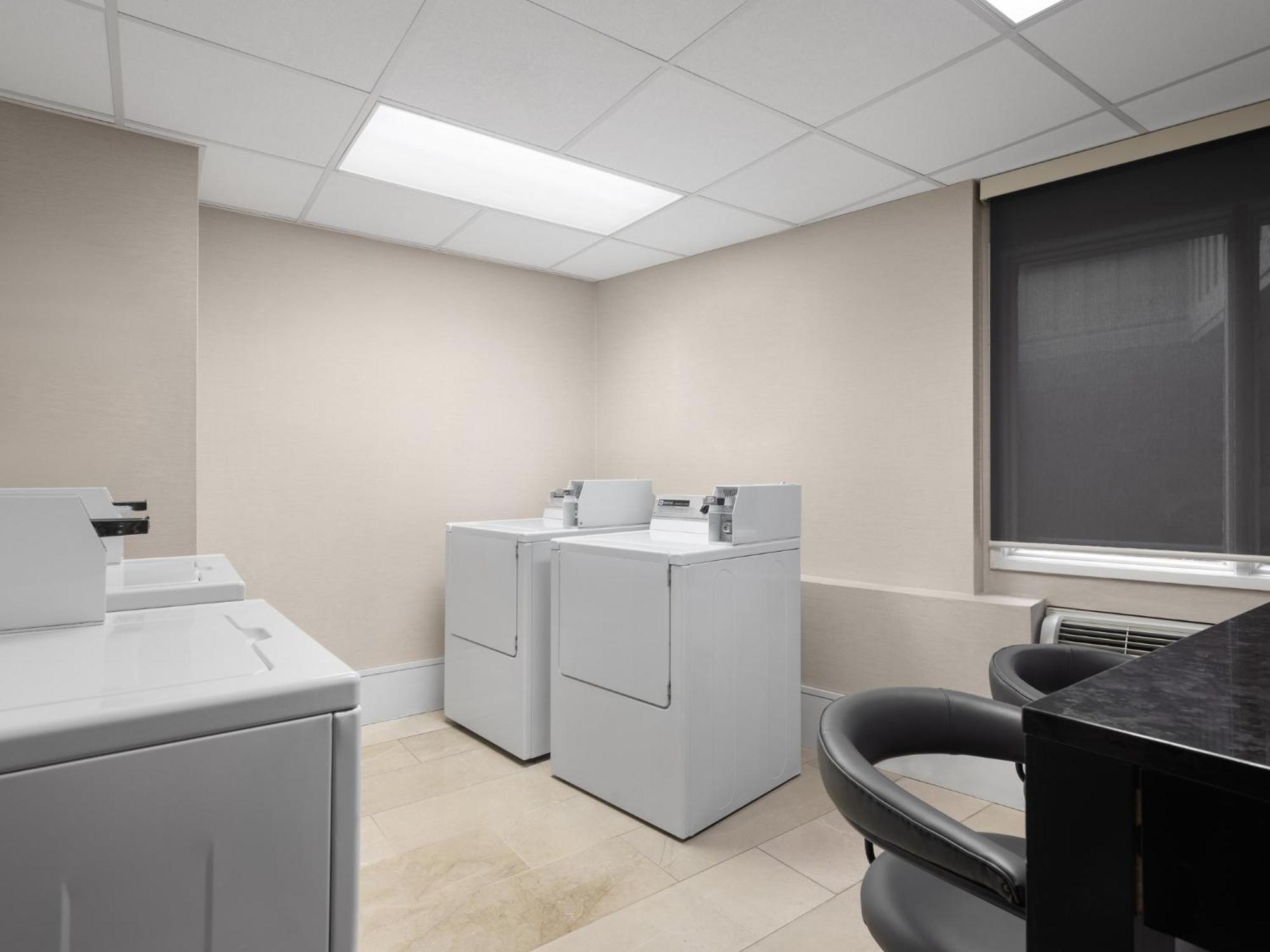 Holiday Inn Calgary Airport By Ihg Eksteriør bilde